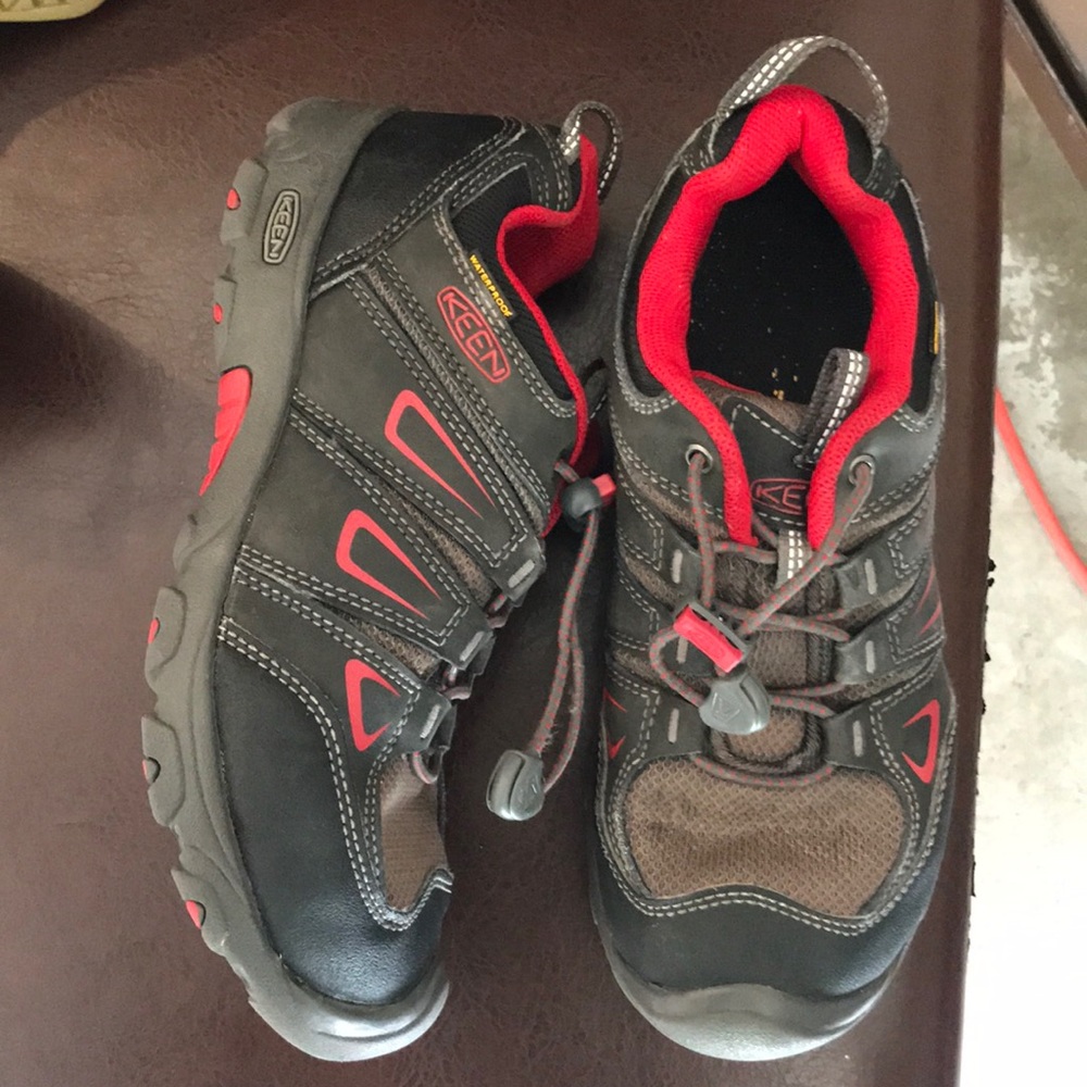 Keens Boys Waterproof RARELY WORN Zero Smell